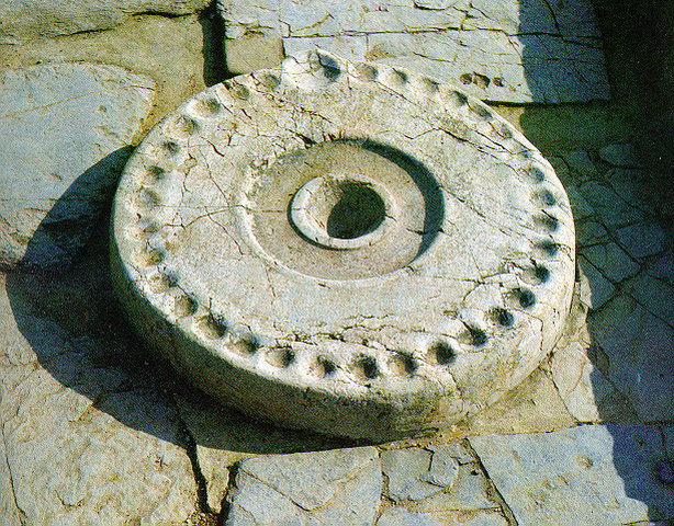 KERNOS OF MALIA - The largest and most important part of the palace is the two-storeyed west wing with cult and official appartments, and extensive magazines. Impressive is the Loggia, a raised hall opening to the court, and the rooms to the west, all related with cult pr