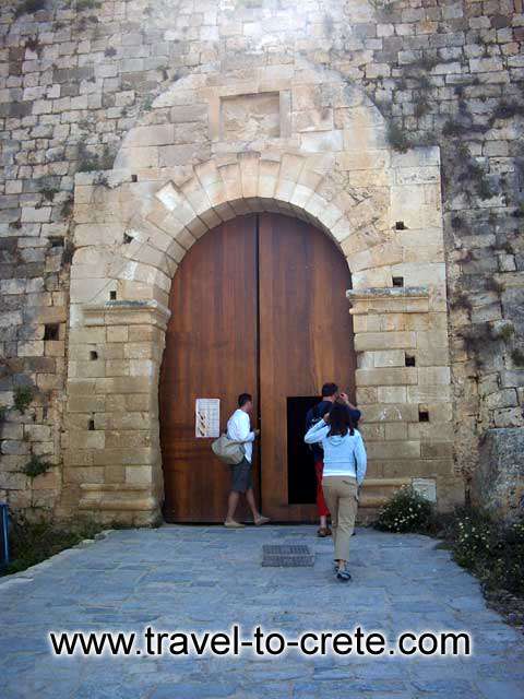 FORTEZZA - The entrance to the castle