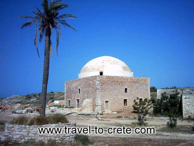 FORTEZZA - The Fortezza fortress of Rethymnon was built from 1573 till 1580 by the Venetians, for the protection of the inhabitants by the Turkish threat. It is starshaped with three gates and six bastions.