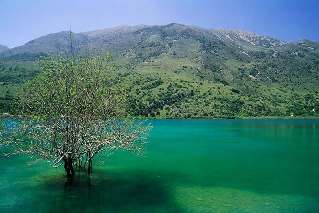 Kournas lake - A polarizer filter was used.
 by Denis Fedorov