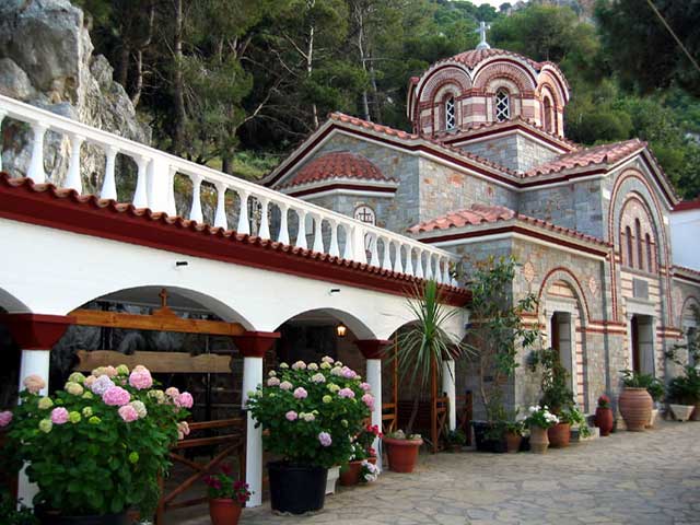 Selinari's Church - Here is Selinari's church. I like the architecture and the way it is nest in the mountain with all these flowers.
What is really funny in Crete is that you can find churches really everywhere, even in some places you wonder how people could reach :)