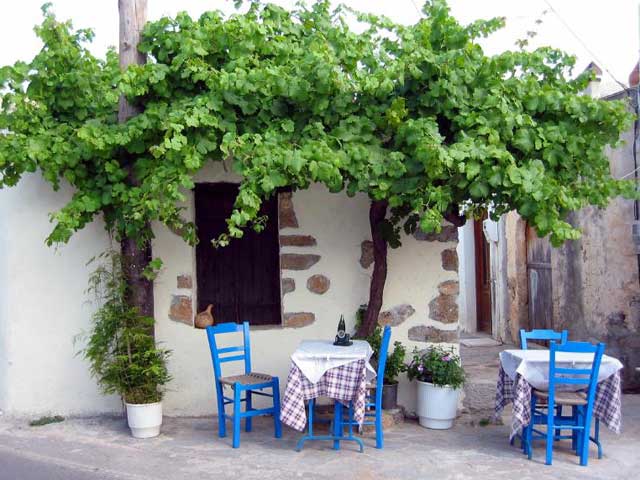 Spot for a break - It's in Crete, in a small village called Sissi. by cyril chelli