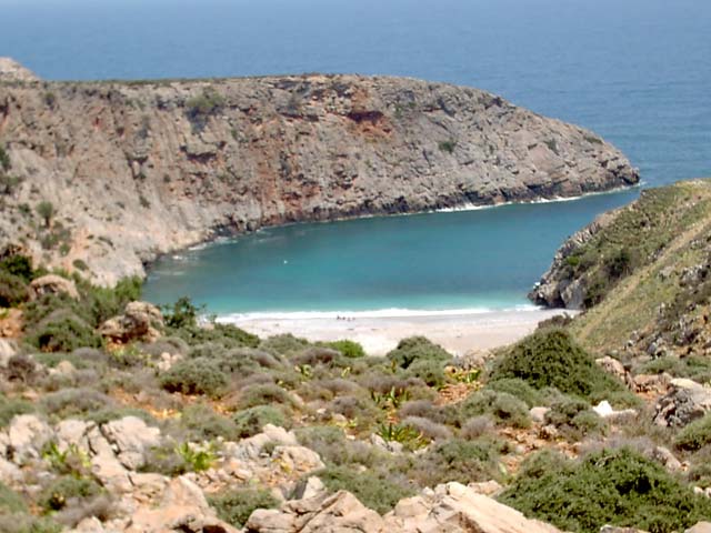 MENIES BAY - An amazing pebble beach in a protected small bay!