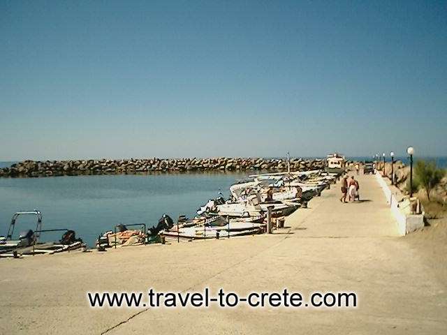 Platanias small fishing harbour - 