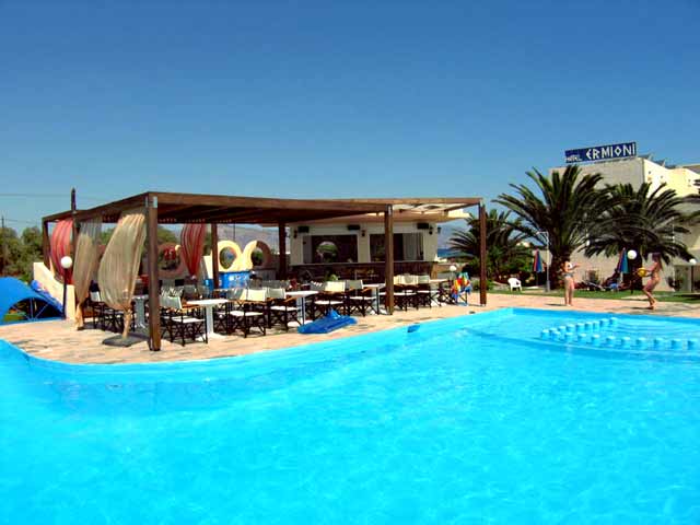 The swimming pool and the pool bar of Ermioni beach Hotel CLICK TO ENLARGE