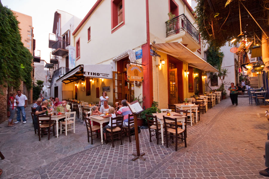 ENETIKON  TAVERN IN  57, Zampeliou Str. - Old Venetian port