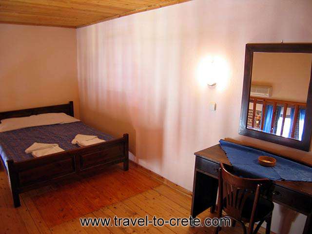 The bedroom with double bed at the 2nd level of the maisonette of Kydonia Apartments