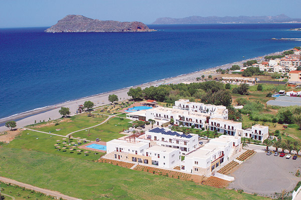 The swimming pool of Geraniotis beach hotel