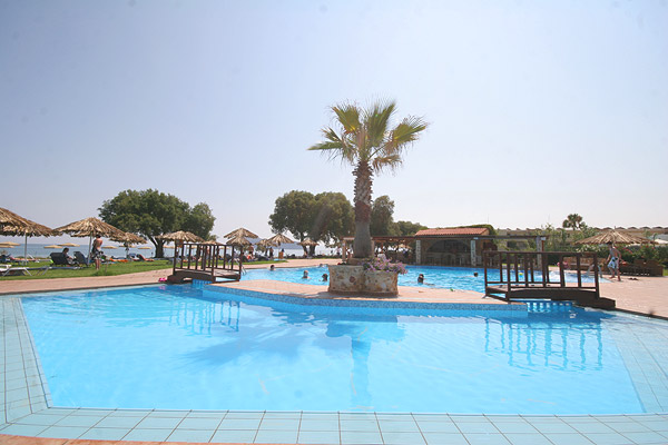 The swimming pool and the beach of Platanias in front of Geraniotis beach Hotel