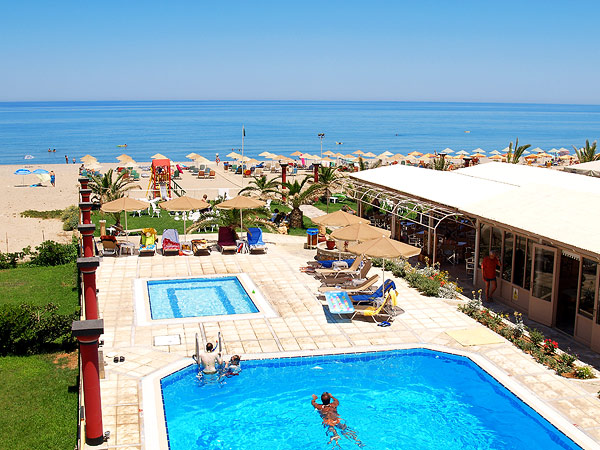 The swimming pool of Odyssia Hotel is next to the beach