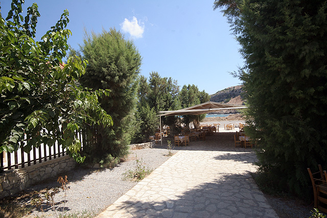The entrance of Paradise Tavern - Restaurant at Kamari - Gerani (Rethymno) CLICK TO ENLARGE