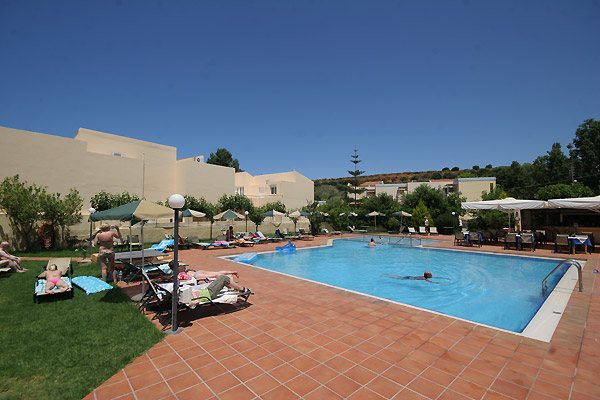 Golden Sand Hotel - The swimming pool CLICK TO ENLARGE