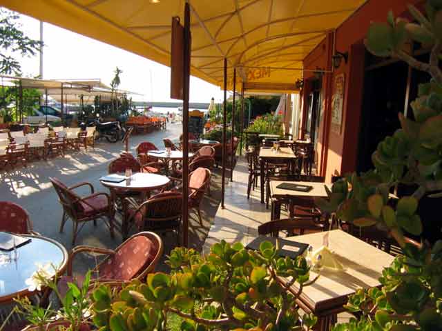 Next to the sea you can enjoy the Mexican food and the wonderful view of The old port CLICK TO ENLARGE