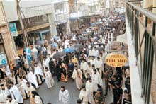 The new Archbishop of Crete, Irenaios, leads a procession through the rain-soaked streets of Iraklion towards the Aghios Minas Cathedral for his enthronement yesterday. The Ecumenical Patriarchate named Irenaios as the new archbishop of Crete last month. The 73-year-old Irenaios takes over the post following the death of Archbishop Timotheos in July. Timotheos had served in the position for 28 years.